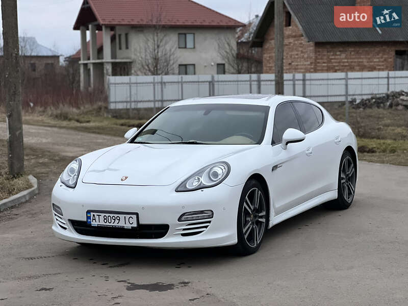 Фастбек Porsche Panamera 2012 в 