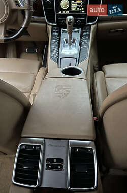 Фастбек Porsche Panamera 2012 в 