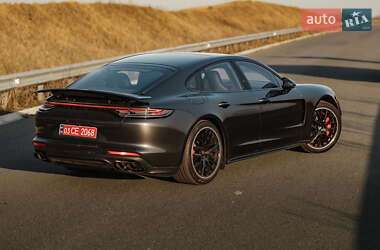 Фастбэк Porsche Panamera 2023 в 