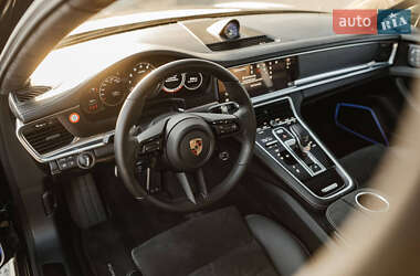 Фастбэк Porsche Panamera 2023 в 