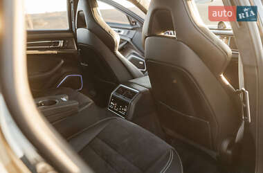 Фастбэк Porsche Panamera 2023 в 