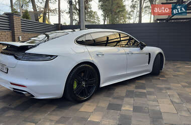 Фастбэк Porsche Panamera 2021 в 