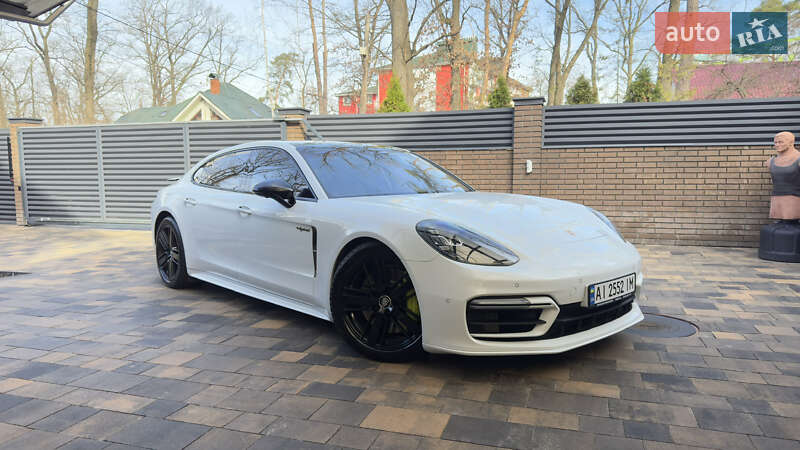 Фастбэк Porsche Panamera 2021 в 