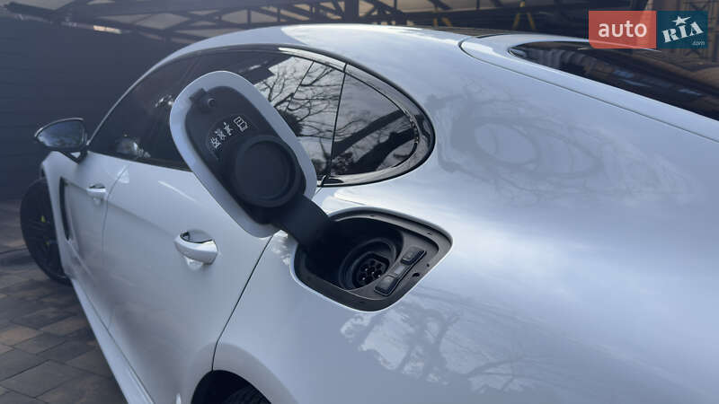 Фастбэк Porsche Panamera 2021 в Ирпене