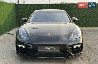 Фастбек Porsche Panamera 2018 в 