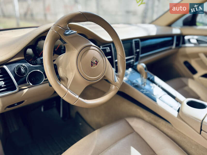 Фастбек Porsche Panamera 2012 в Києві