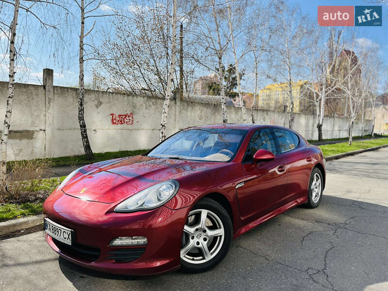 Фастбек Porsche Panamera 2012 в Києві