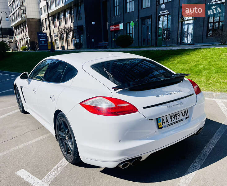 Фастбэк Porsche Panamera 2010 в Киеве