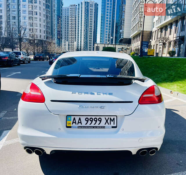 Фастбэк Porsche Panamera 2010 в Киеве