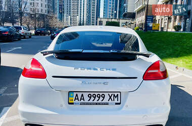 Фастбэк Porsche Panamera 2010 в 