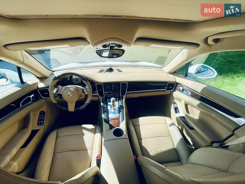 Фастбэк Porsche Panamera 2010 в Киеве