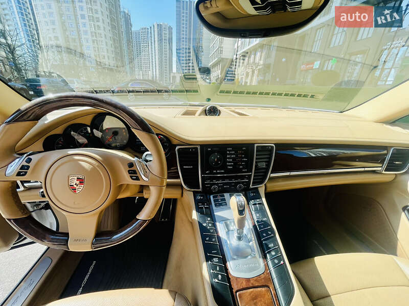 Фастбэк Porsche Panamera 2010 в Киеве