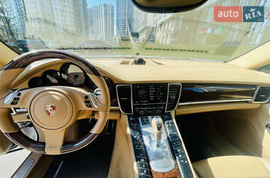 Фастбэк Porsche Panamera 2010 в 