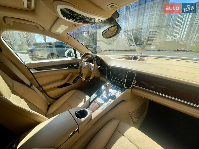 Фастбэк Porsche Panamera 2010 в Киеве
