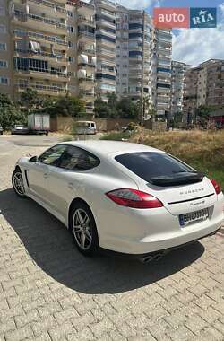 Фастбэк Porsche Panamera 2010 в 