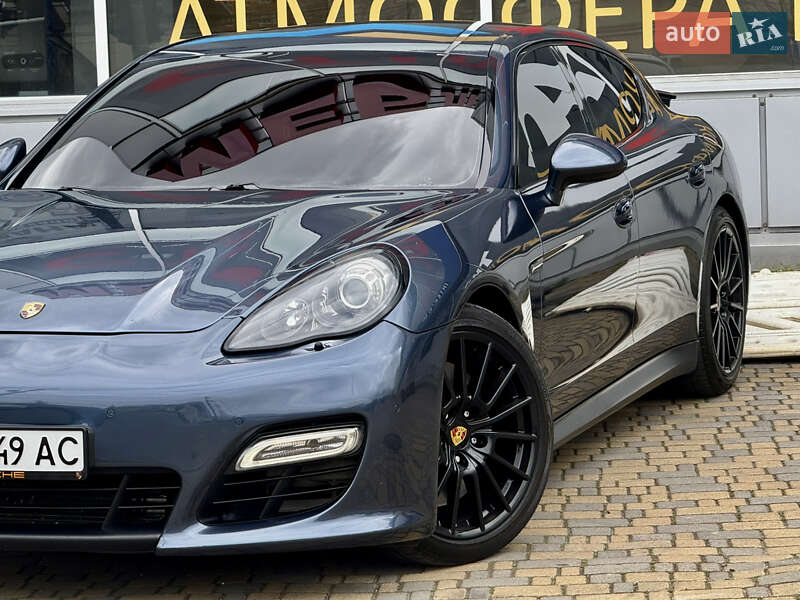 Фастбэк Porsche Panamera 2012 в Одессе