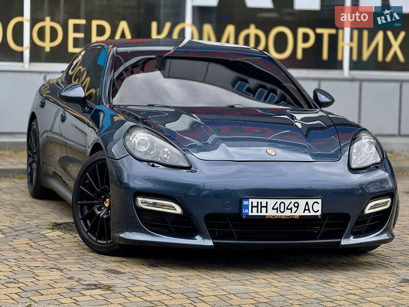 Фастбэк Porsche Panamera 2012 в Одессе