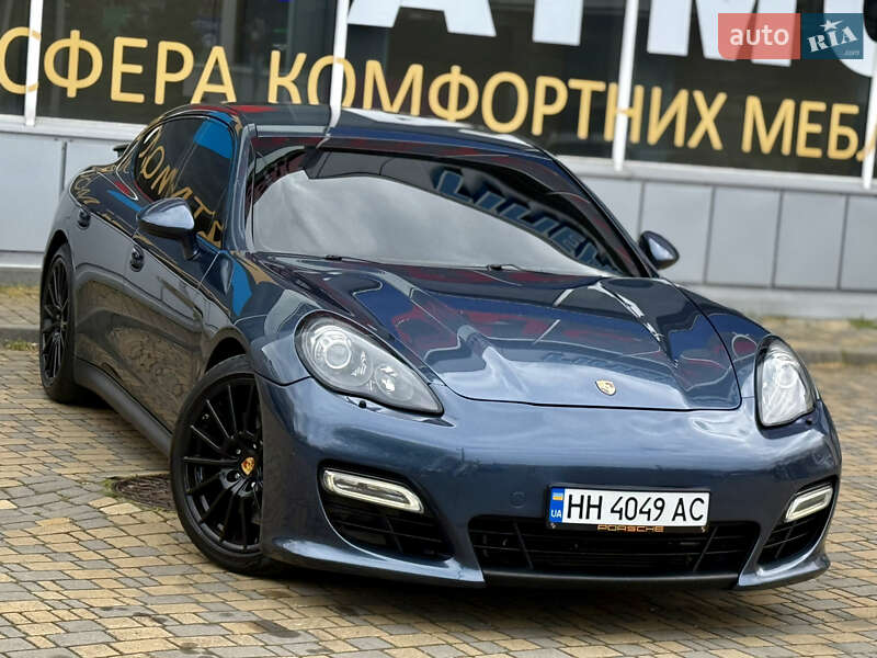 Фастбэк Porsche Panamera 2012 в Одессе