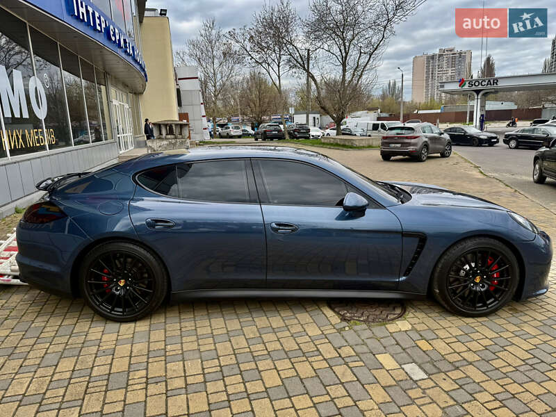 Фастбэк Porsche Panamera 2012 в Одессе