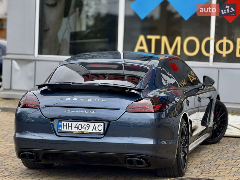 Фастбэк Porsche Panamera 2012 в Одессе