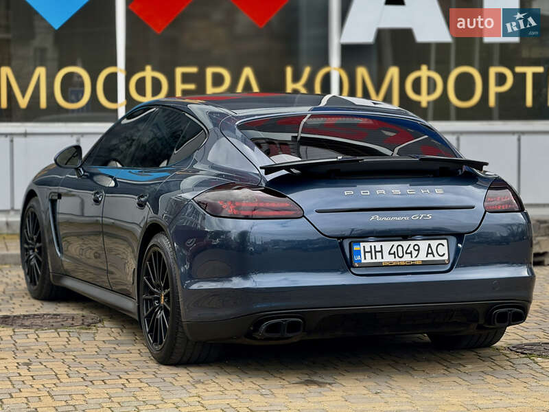 Фастбэк Porsche Panamera 2012 в Одессе