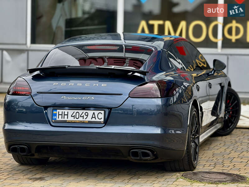 Фастбэк Porsche Panamera 2012 в Одессе