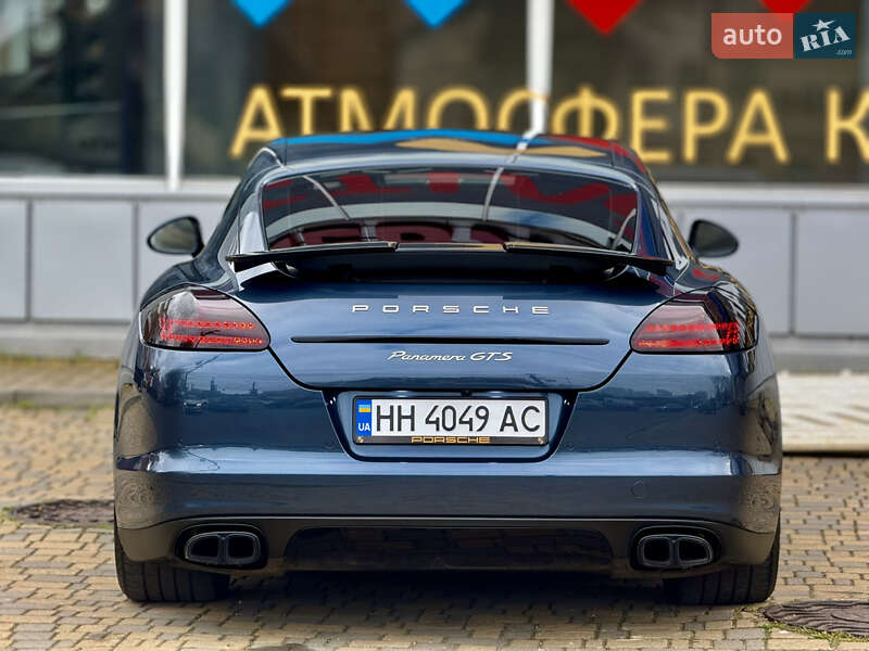 Фастбэк Porsche Panamera 2012 в Одессе