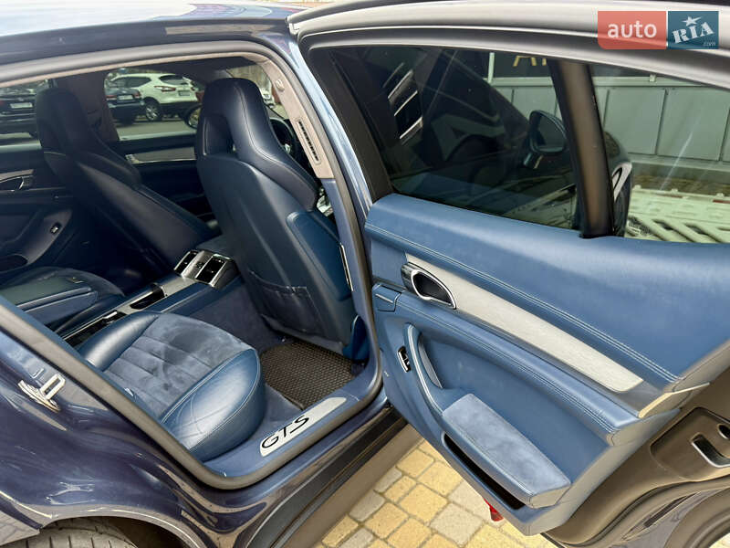 Фастбэк Porsche Panamera 2012 в Одессе