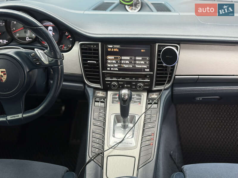 Фастбэк Porsche Panamera 2012 в Одессе