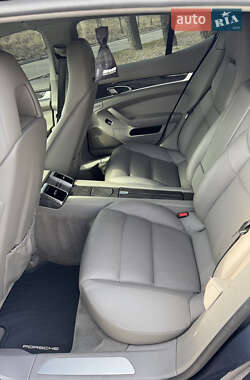 Фастбэк Porsche Panamera 2012 в 