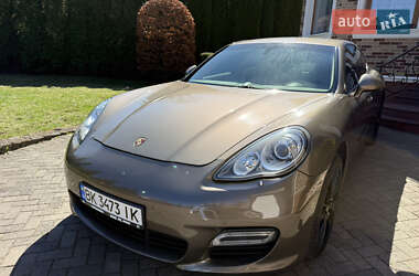 Фастбэк Porsche Panamera 2011 в 