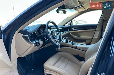 Фастбек Porsche Panamera 2018 в 
