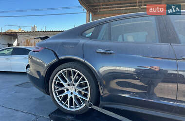 Фастбек Porsche Panamera 2018 в 