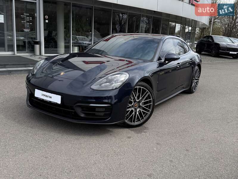 Фастбэк Porsche Panamera 2022 в 