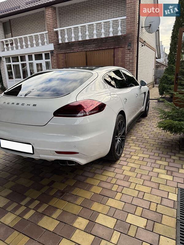 Фастбек Porsche Panamera 2010 в Києві