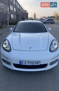 Фастбек Porsche Panamera 2015 в 