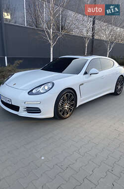 Фастбек Porsche Panamera 2015 в 