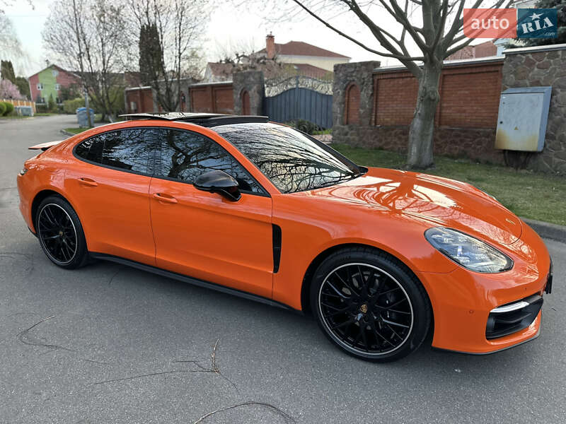 Фастбэк Porsche Panamera 2021 в Киеве