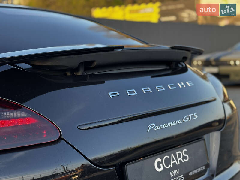 Фастбек Porsche Panamera 2012 в Києві