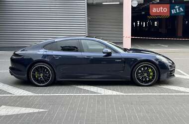 Фастбэк Porsche Panamera 2020 в 