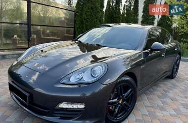 Фастбек Porsche Panamera 2012 в 