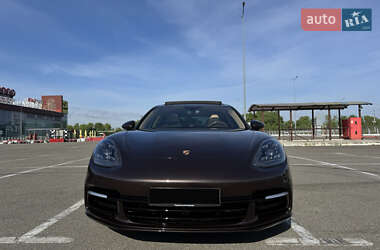 Фастбек Porsche Panamera 2018 в 