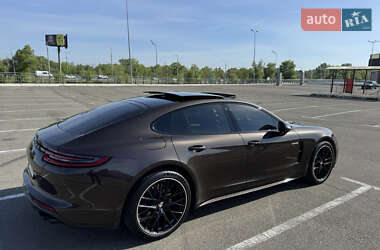 Фастбек Porsche Panamera 2018 в 