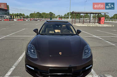Фастбек Porsche Panamera 2018 в 