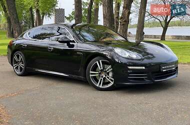 Фастбек Porsche Panamera 2013 в 