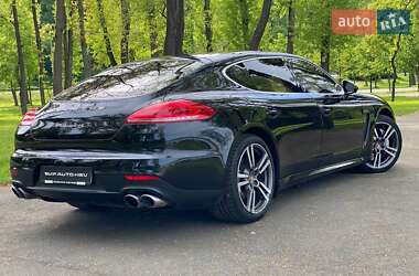 Фастбек Porsche Panamera 2013 в 