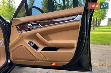 Фастбек Porsche Panamera 2013 в 