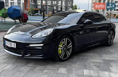 Фастбэк Porsche Panamera 2013 в 