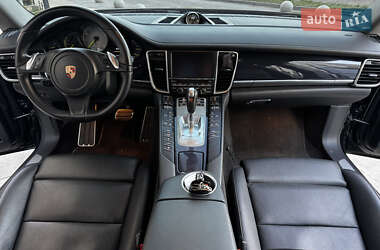 Фастбэк Porsche Panamera 2013 в 