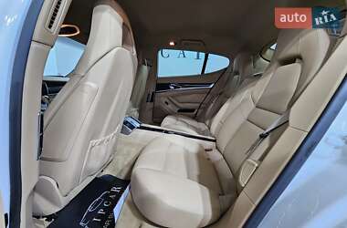 Фастбэк Porsche Panamera 2010 в 